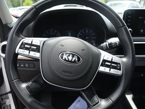 Used 2020 Kia Telluride LX FWD image 12