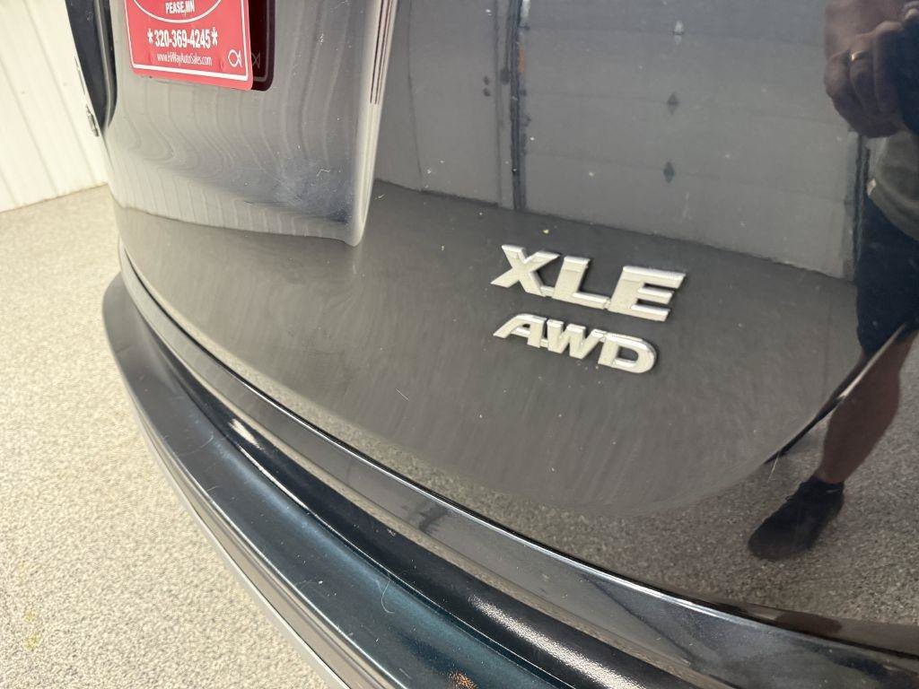 Used 2018 Toyota RAV4 XLE AWD/4WD image 7