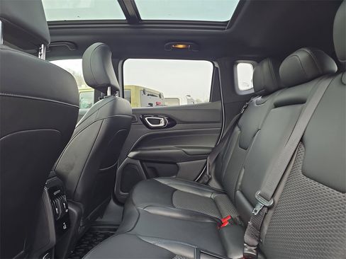 New 2025 Jeep Compass Latitude w/ Sun & Sound Group image 25
