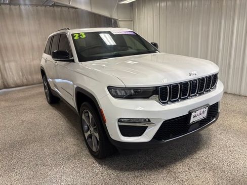 Used 2023 Jeep Grand Cherokee Limited w/ Luxury Tech Group II AWD/4WD image 2