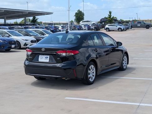 Used 2020 Toyota Corolla LE FWD image 5