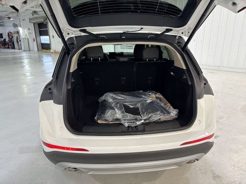 New 2026 Lincoln Corsair Premiere w/ Rear Removable Package Tray FWD image 27