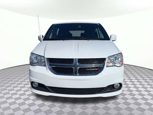 Used 2019 Dodge Grand Caravan SXT w/ Driver Convenience Group image 9