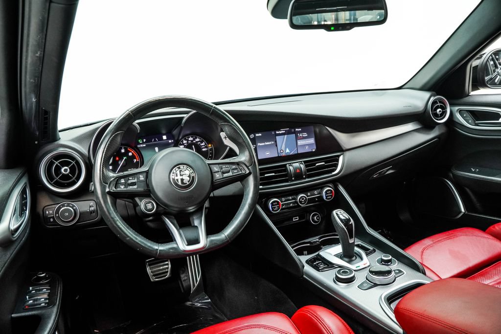 Used 2023 Alfa Romeo Giulia Veloce RWD image 4