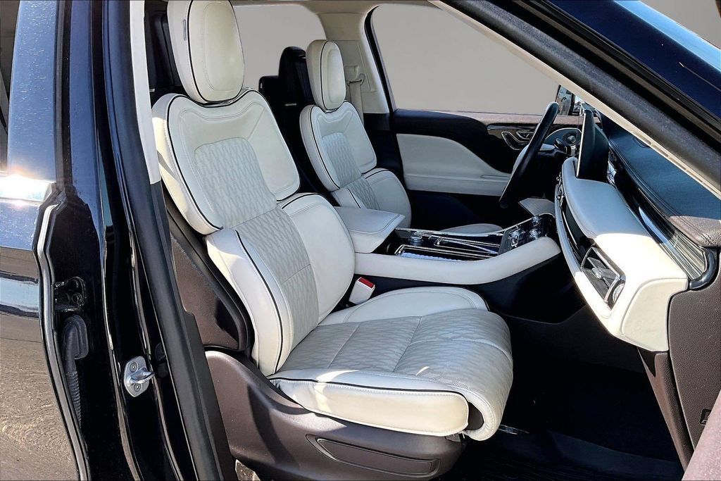 Used 2022 Lincoln Aviator Black Label w/ Dynamic Handling Package AWD/4WD image 28