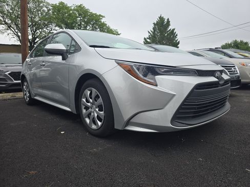 Used 2024 Toyota Corolla LE FWD image 2