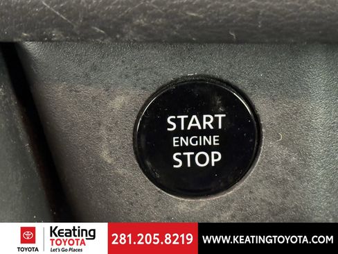 Used 2025 Nissan Rogue SV image 29