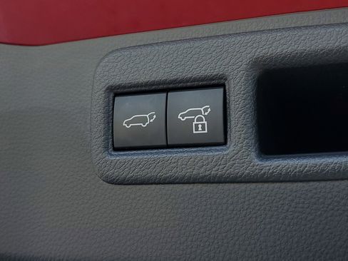 Used 2024 Toyota Venza Limited image 10