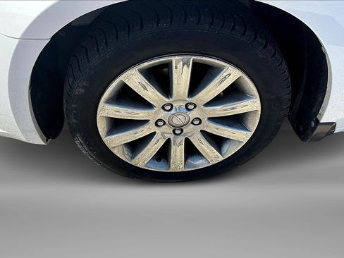 Used 2012 Chrysler 200 Touring image 2