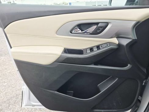 Used 2022 Chevrolet Traverse LS AWD/4WD image 31