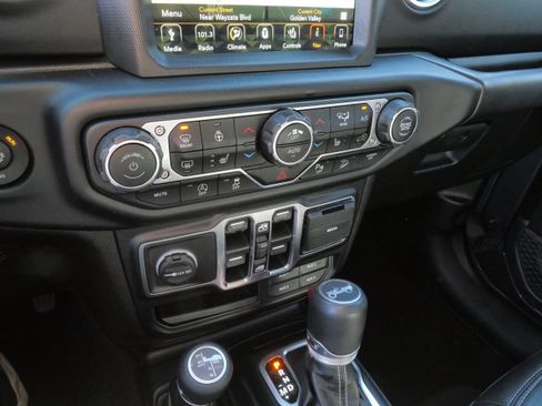 Used 2019 Jeep Wrangler Unlimited Sahara w/ Quick Order Package 24M Moab AWD/4WD image 23