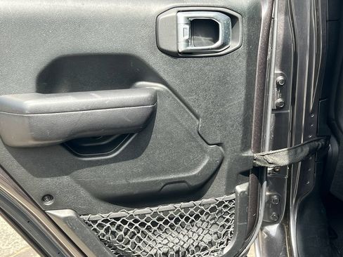 Used 2018 Jeep Wrangler Unlimited Rubicon AWD/4WD image 37