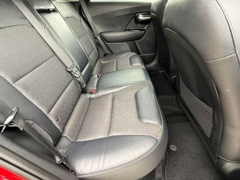 Used 2017 Kia Niro EX FWD image 19