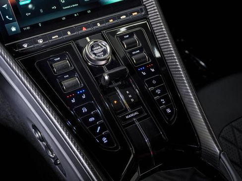 Used 2024 Aston Martin DB12 Coupe RWD image 30