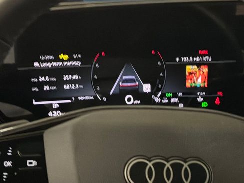 Used 2025 Audi Q5 Premium w/ Convenience Package image 15