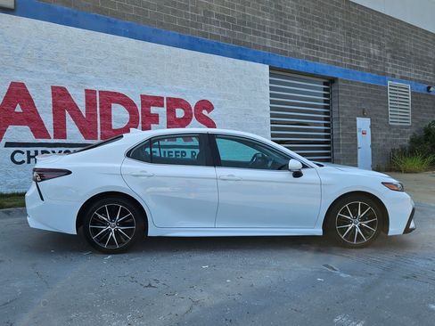Used 2024 Toyota Camry SE FWD image 8