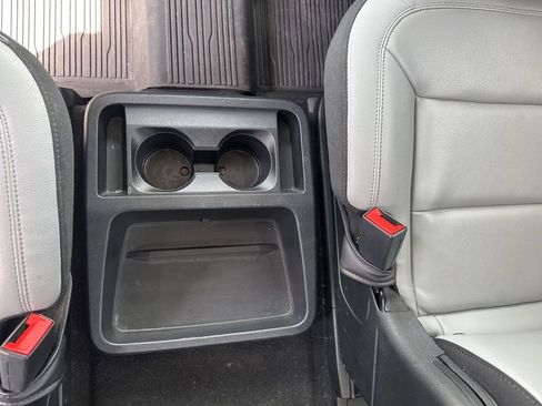 Used 2021 Ford Explorer XLT w/ Equipment Group 202A RWD image 27