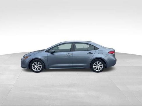Used 2023 Toyota Corolla LE image 3
