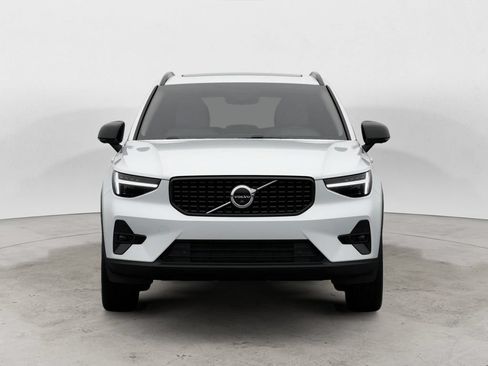 Used 2026 Volvo XC40 B5 Plus AWD/4WD image 2