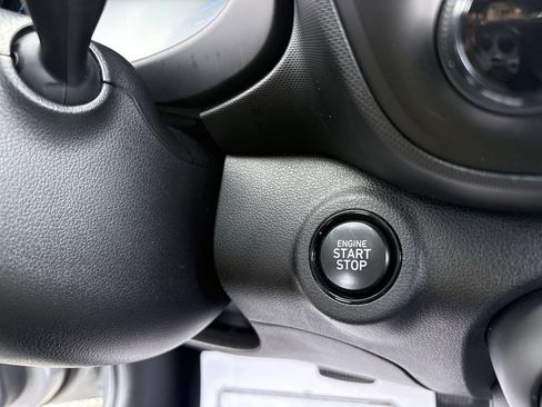 Used 2025 Hyundai Venue SEL FWD image 21