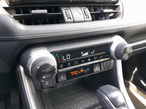 Used 2019 Toyota RAV4 XLE Premium w/ Cold Weather Package AWD/4WD image 25