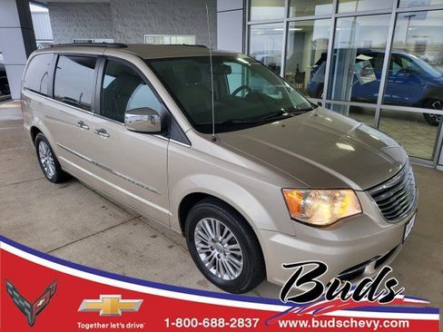 Used 2013 Chrysler Town & Country Touring-L w/ Driver Convenience Group image 1