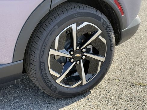 New 2026 Chevrolet Equinox EV LT image 32