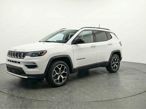 Used 2025 Jeep Compass Limited image 3