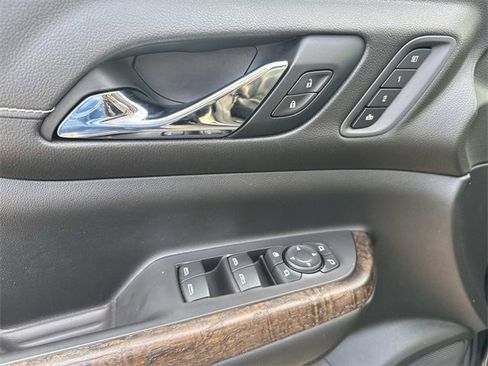 Used 2021 GMC Acadia Denali w/ Denali Technology Package image 26