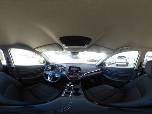 Used 2025 Nissan Altima 2.5 SV FWD image 42