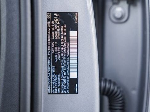 New 2026 Volvo XC40 B4 Plus w/ Protection Package Premier image 40