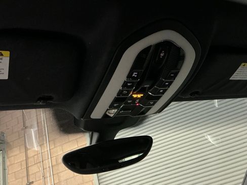 Used 2018 Porsche Cayenne Platinum Edition image 29