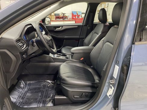 Used 2025 Ford Escape Platinum w/ Premium Technology Package image 4