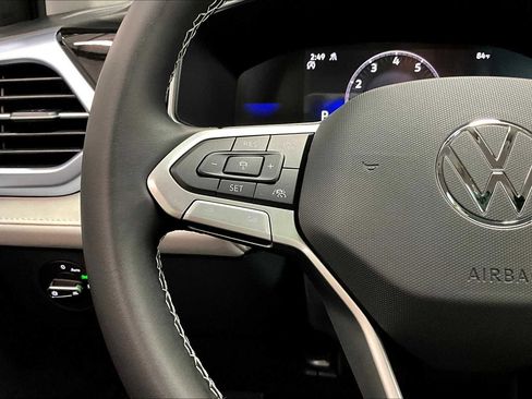 New 2025 Volkswagen Taos SE image 17