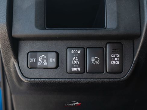 Used 2018 Toyota Tacoma TRD Sport AWD/4WD image 34