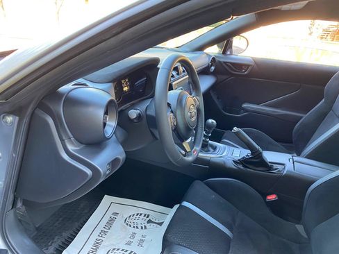 Used 2024 Toyota GR86 Premium RWD image 33