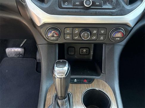 Used 2019 GMC Acadia SLE image 31