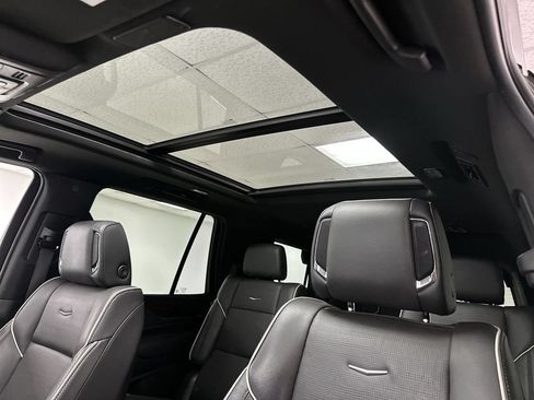 Used 2022 Cadillac Escalade Premium Luxury AWD/4WD image 15