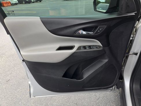 Used 2021 Chevrolet Equinox LS w/ LS Convenience Package FWD image 11