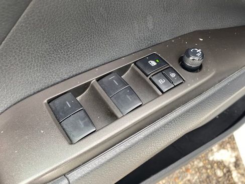 Used 2023 Toyota Camry SE image 16