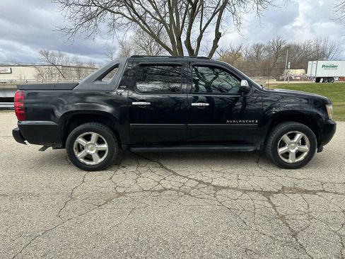 Used 2007 Chevrolet Avalanche LTZ w/ LTZ Preferred Equipment Group AWD/4WD image 5