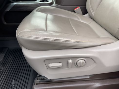 Used 2020 Chevrolet Silverado 2500 LTZ w/ LTZ Premium Package image 19