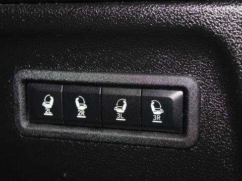 Used 2023 Jeep Wagoneer L Series III w/ Preferred Equipment Group image 32