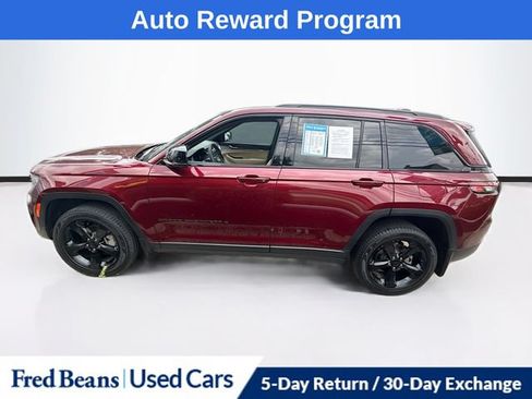 Used 2023 Jeep Grand Cherokee Limited w/ Black Appearance Package AWD/4WD image 3