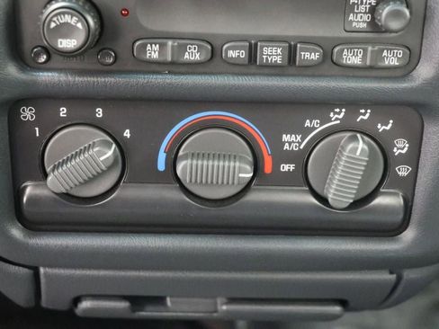 Used 2002 Chevrolet S10 Pickup 2WD Regular Cab w/ Preferred Equipment Group image 19