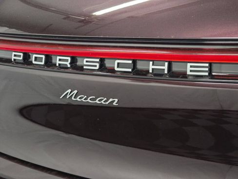 Certified 2025 Porsche Macan AWD/4WD image 31