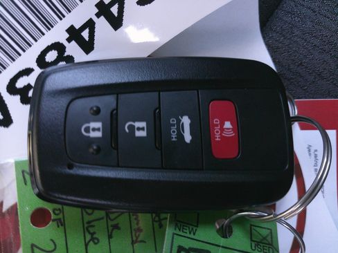 Used 2022 Toyota Camry LE image 37