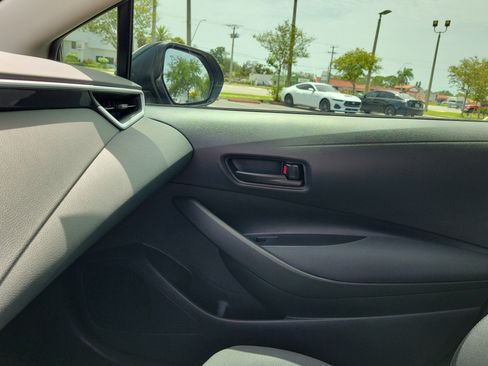 Used 2025 Toyota Corolla LE FWD image 29