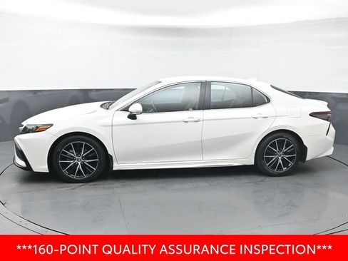 Used 2024 Toyota Camry SE image 2