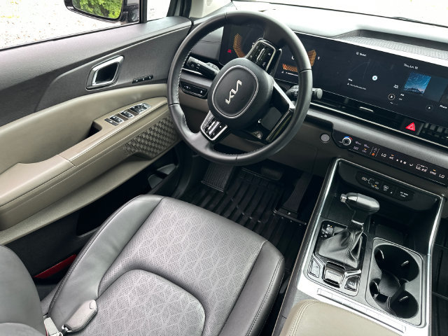 Used 2026 Kia Carnival EX FWD image 19